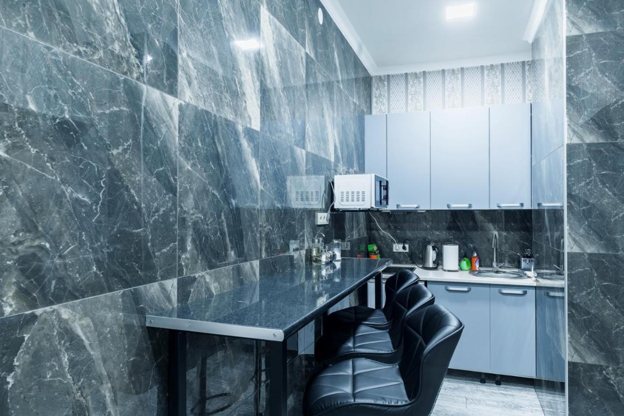 Mini Hotel Barvy Lvova On Horodotska St. 외부 사진
