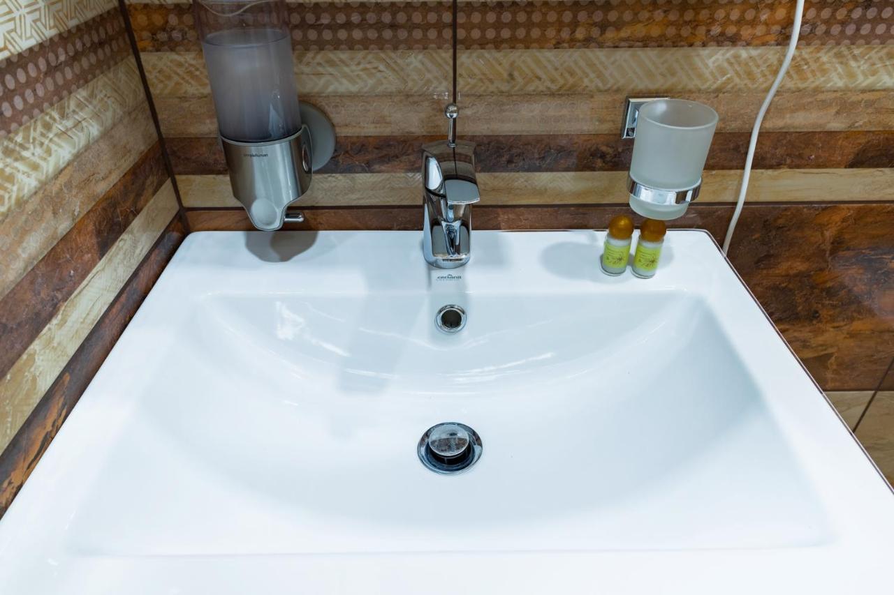 Mini Hotel Barvy Lvova On Horodotska St. 외부 사진