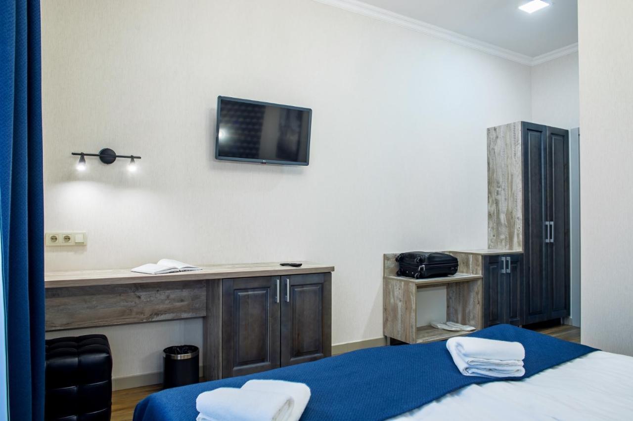 Mini Hotel Barvy Lvova On Horodotska St. 외부 사진