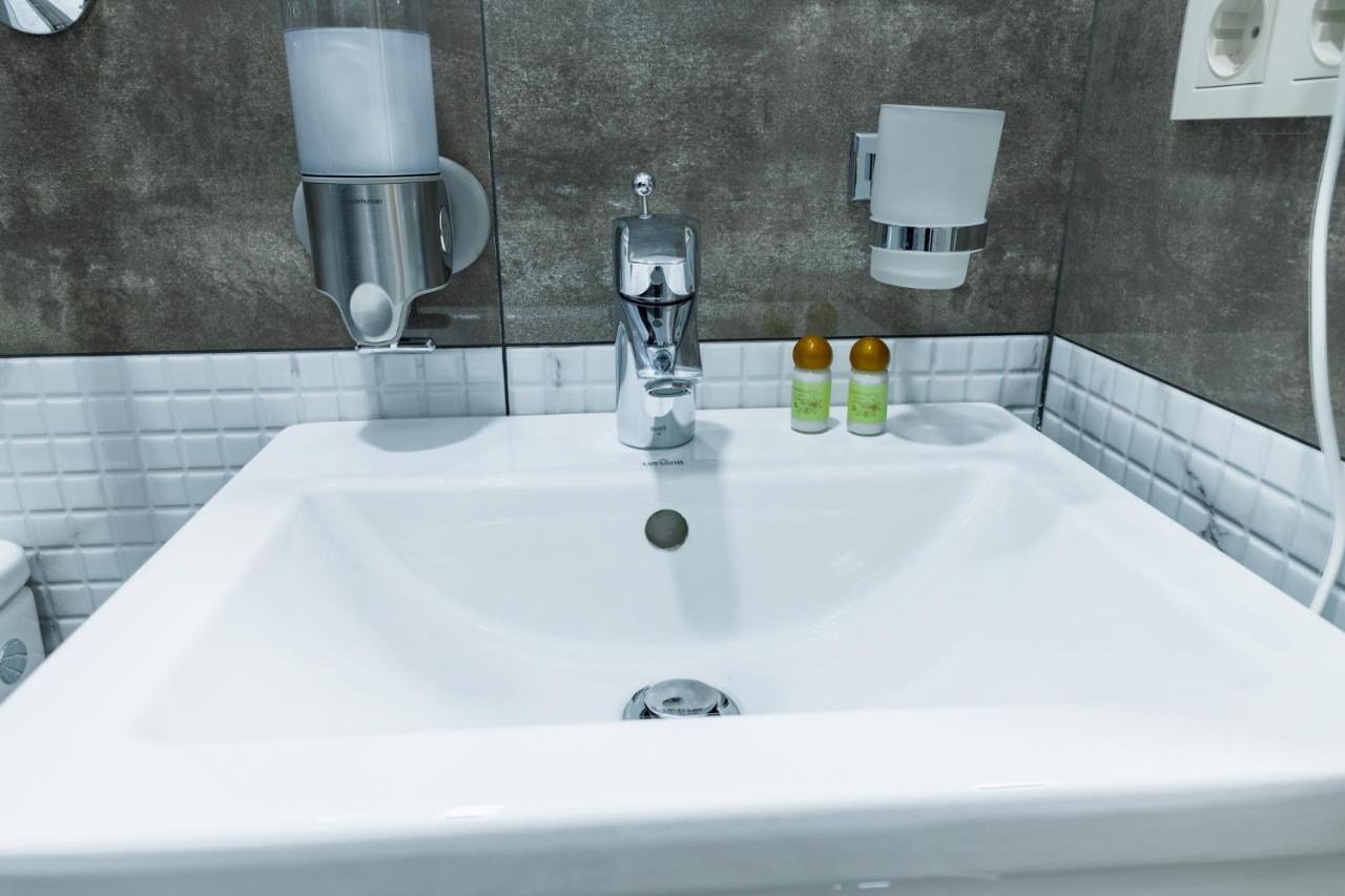 Mini Hotel Barvy Lvova On Horodotska St. 외부 사진