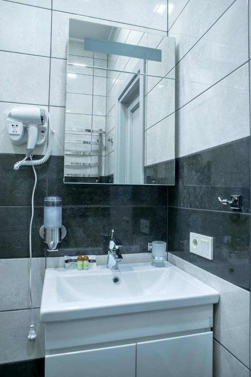 Mini Hotel Barvy Lvova On Horodotska St. 외부 사진