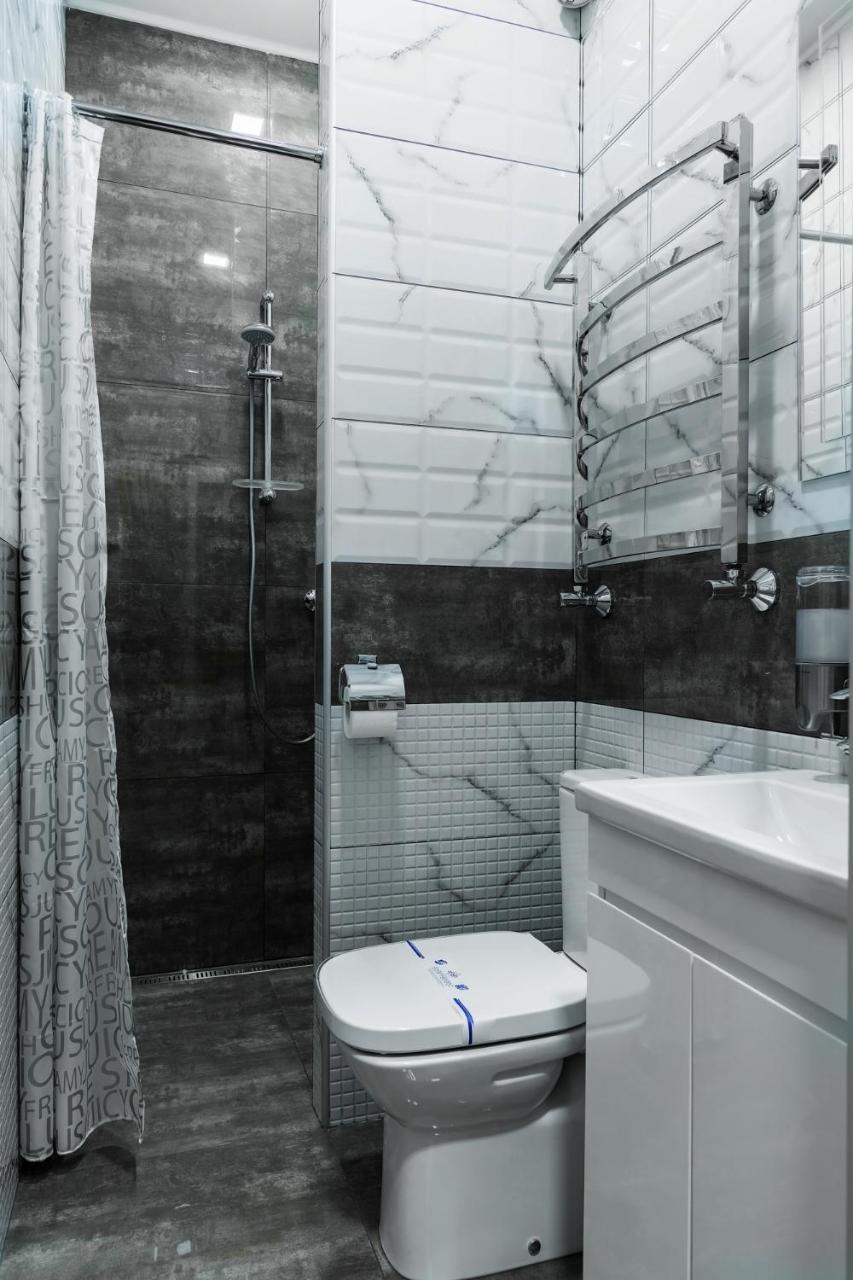 Mini Hotel Barvy Lvova On Horodotska St. 외부 사진